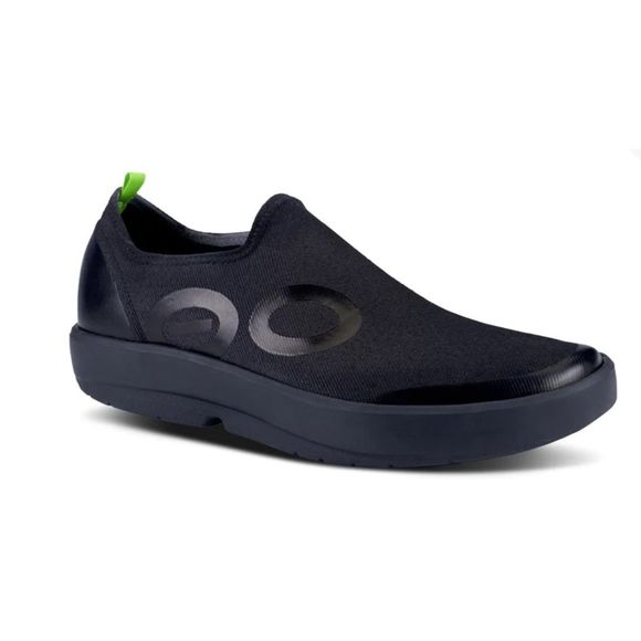 OOFOS Other - Nearly NEW MEN'S OOFOS OOMG EEZEE LOW SHOE - BLACK $130